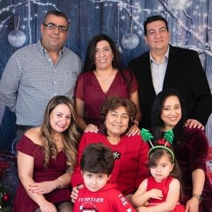 Meet your Posher, Mona